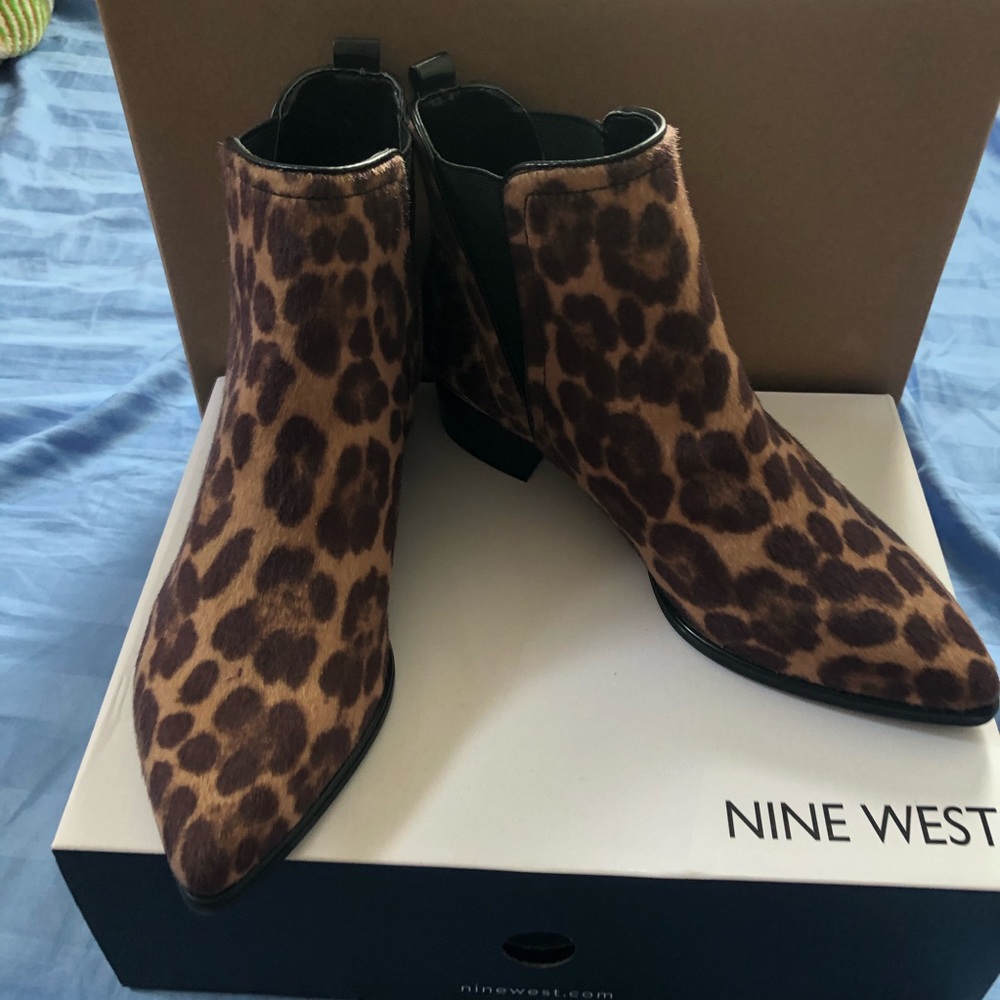 Nine West Hartyn Pointed Toe Booties Leopard Pattern size 6.5 ankle animal print